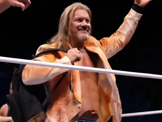 Chris Jericho begrüßt lächelnd die Fans