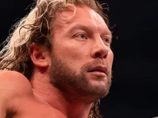 Kenny Omega denkt nach