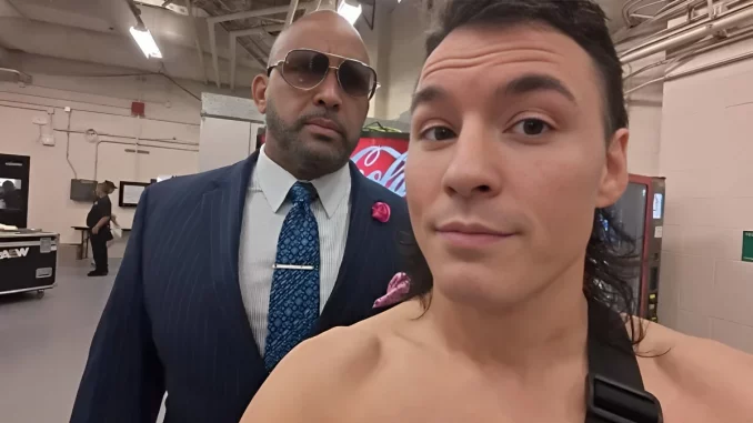 Mike Bailey in der Selfie-Position mit MVP
