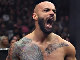 Ricochet öffnet seine Mund und brüllt herum