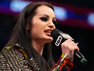 Saraya befindet sich im Ring und teilt den AEW Fans etwas mit