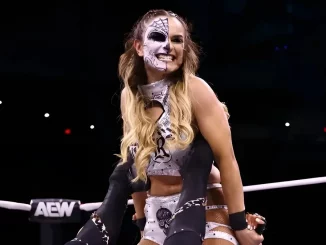 Thunder Rosa bestreitet ein Wrestling Match