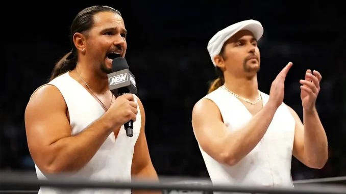 The Young Bucks stehen für eine Promo im AEW Ring