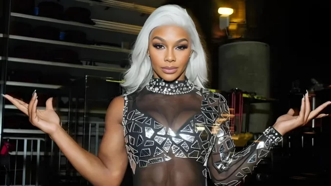 Jade Cargill präsentiert sich im WWE Backstagebereich