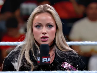 Liv Morgan steht am Mikrofon im Ring bei WWE Raw