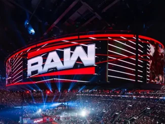 Blick in die Arena auf die WWE Raw Stage und den Ring