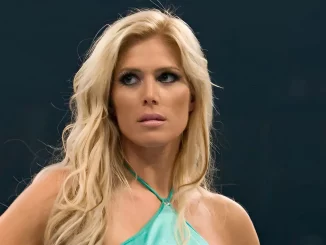 Torrie Wilson wirkt verunsichert