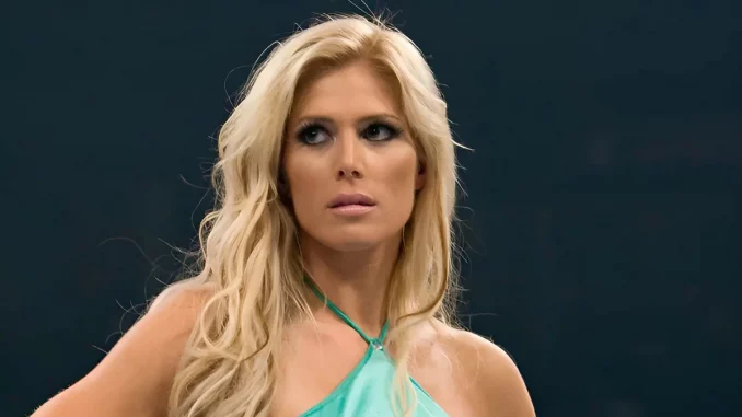 Torrie Wilson wirkt verunsichert