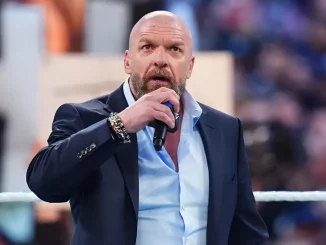 Triple H spricht im WWE Ring zu den Fans