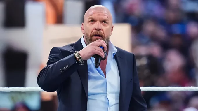 Triple H spricht im WWE Ring zu den Fans