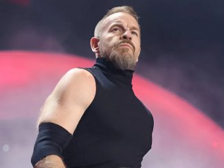 Christian Cage steht auf der Bühne und denkt nach