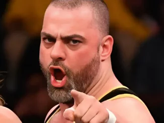 Eddie Kingston zeigt mit seinem Finger