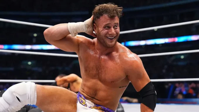 MJF sitzt vor dem Ring und greift sich an den Hinterkopf