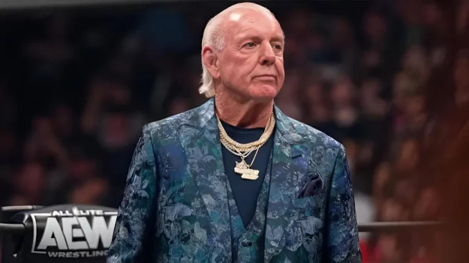 Ric Flair steht im Ring und schaut ernst aus