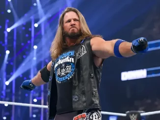 AJ Styles posiert mitten im Ring