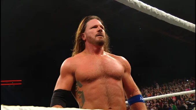 AJ Styles steht sichtlich unzufrieden im Ring