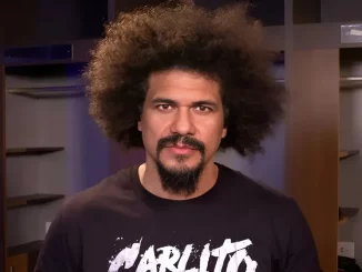 Carlito starrt direkt in die Kamera