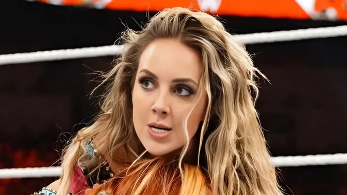 Chelsea Green blickt während des Matches zu den WWE-Fans