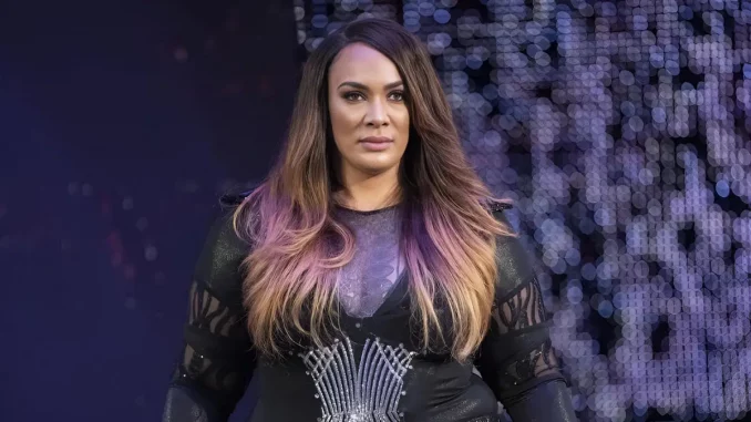 Nia Jax steht auf der WWE Stage