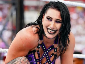 Rhea Ripley ist sichtlich geschwächt