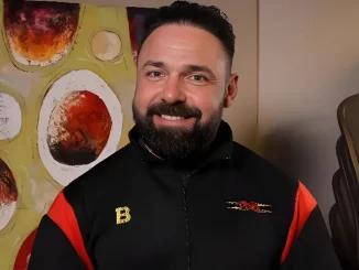 Santino Marella lächelt in die Kamera