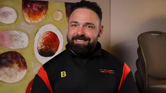 Santino Marella lächelt in die Kamera