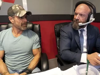 Shawn Michaels und Triple H sitzen in der Gorilla Position