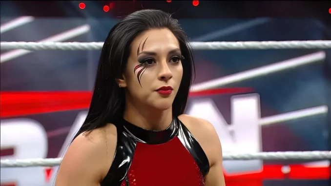 wwe-stephanie-vaquer-im-wwe-raw-ring Stephanie Vaquer steht im Ring bei WWE Raw