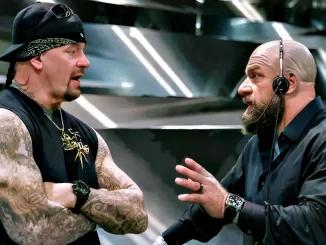 Undertaker und Triple H unterhalten sich vor einer Show