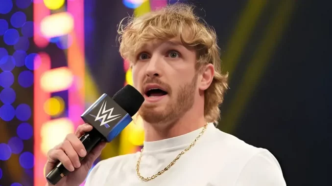 Logan Paul hält eine Rede direkt bei SmackDown im Ring am WWE Mikrofon