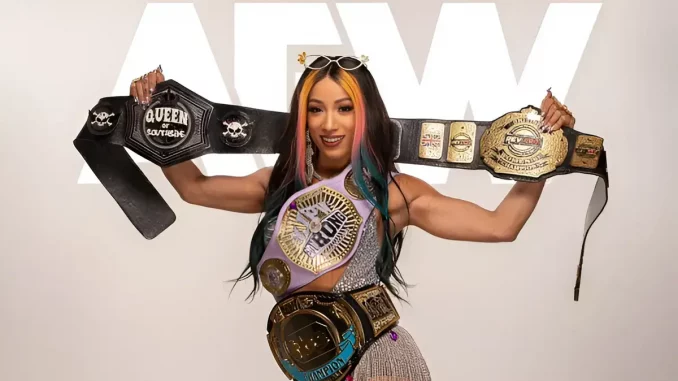 Mercedes Mone mit einigen ihrer Belts