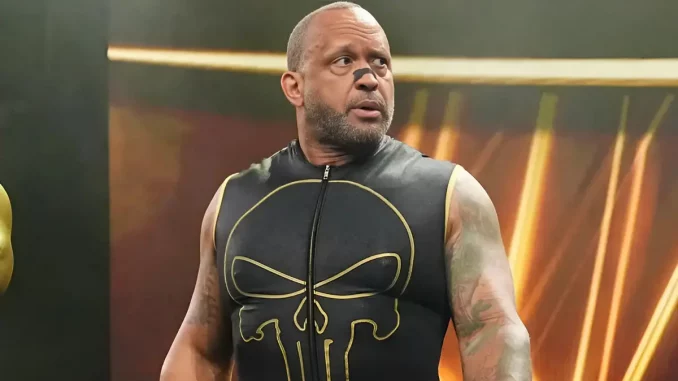 aew-mvp-mit-nasenpflaster MVP mit Nasenpflaster auf der Bühne