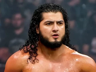 Rush blickt starr in die Menge