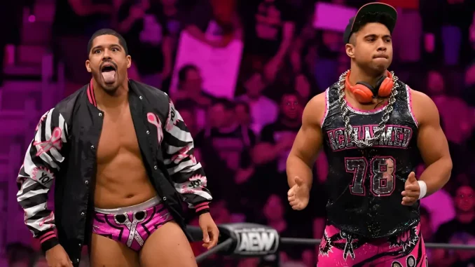 The Acclaimed befinden sich im Ring und lassen sich von den Fans feiern