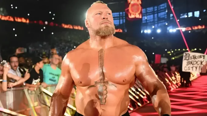 wwe-brock-lesnar-auftritt Brock Lesnar blickt verbissen