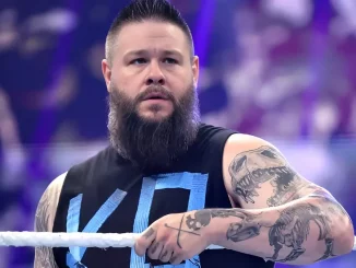 Kevin Owens wirkt unentschlossen