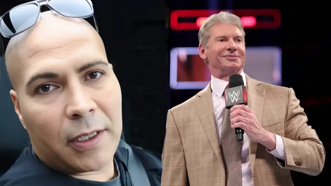 Foto mit Maven (links) und Vince McMahon am Mikrofon (rechts)