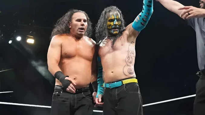 Matt & Jeff Hardy feiern im Ring