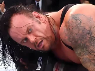 The Undertaker ist sichtlich angeschlagen