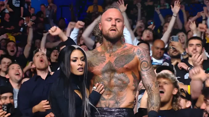 wwe-zelina-vega-und-aleister-black-bei-smackdown Zelina Vega und Aleister Black vor WWE Fans