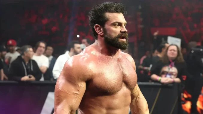 Brian Cage läuft zum Ring