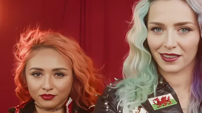 Miranda Alize und Nixon Newell lächelt