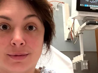 Rebel erstellt ein Selfie aus dem Krankenhaus