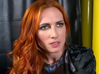 Im Backstagebereich blickt Becky Lynch ernst