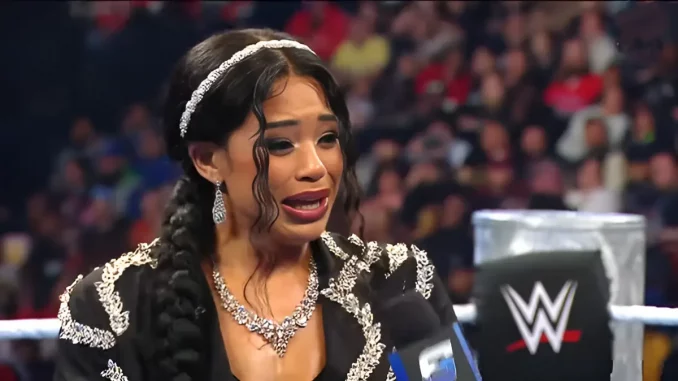 Bianca Belair steht traurig im Ring