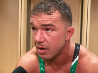 Chad Gable wird im Umkleideraum interviewt