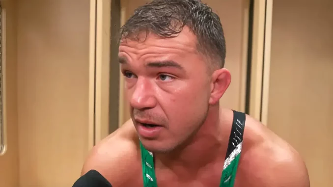 Chad Gable wird im Umkleideraum interviewt