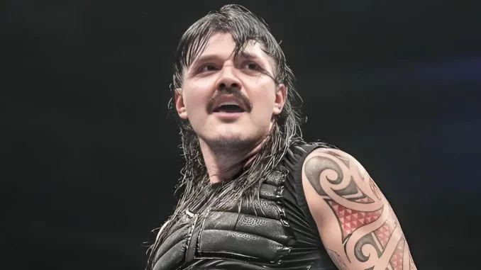 Dominik Mysterio sichtlich angeschlagen