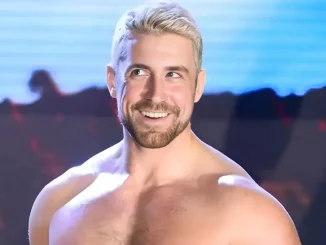 Joe Hendry mit seinem typischen Blick auf der WWE Stage
