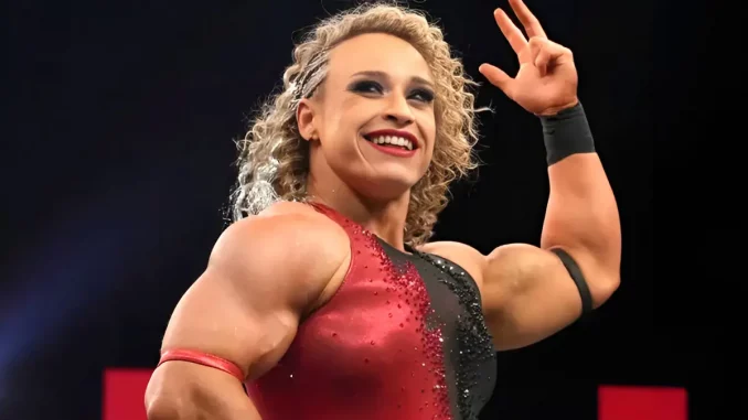 Jordynne Grace präsentiert ihre Muskeln